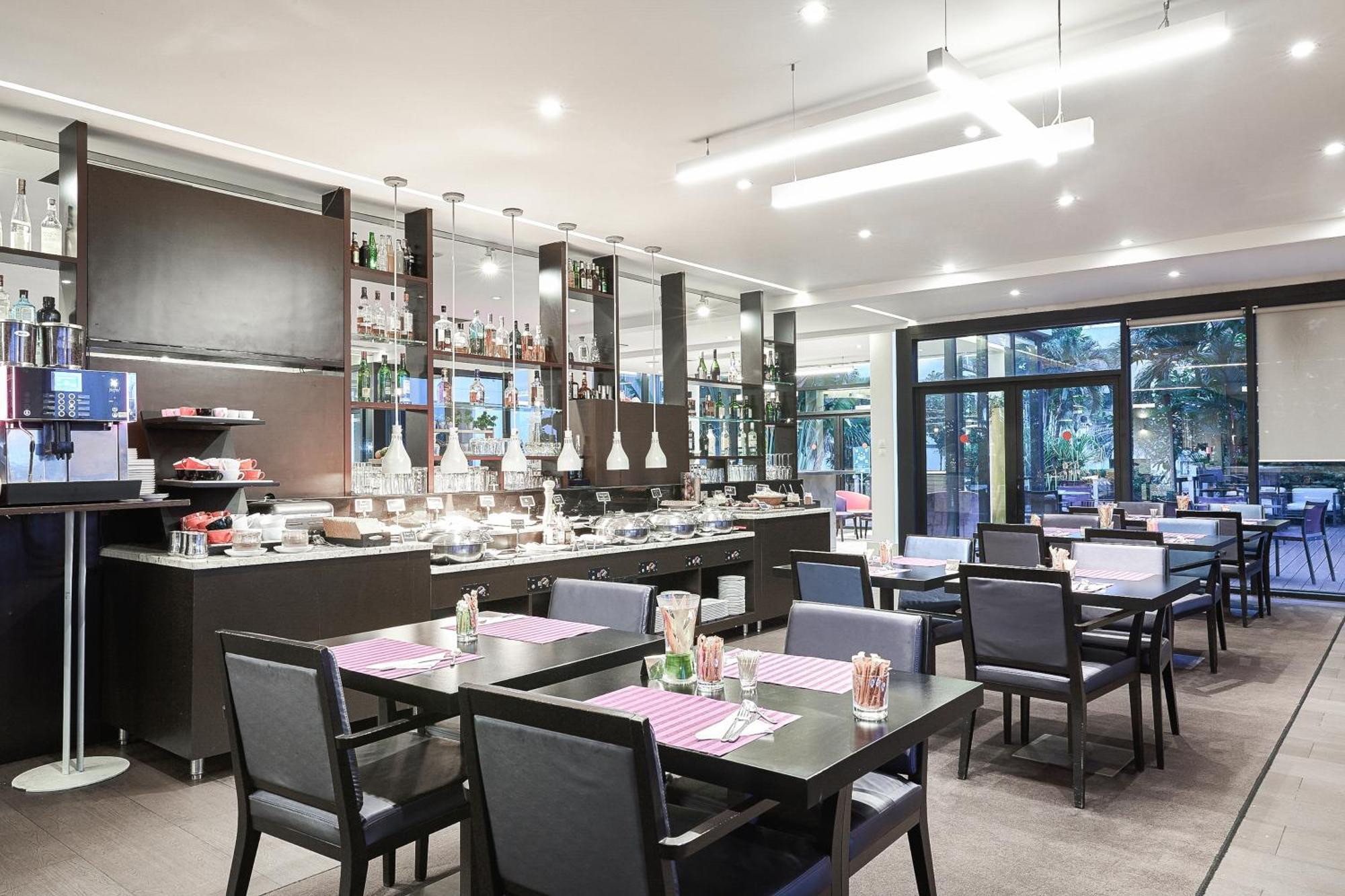 Novotel Abidjan Plateau Экстерьер фото